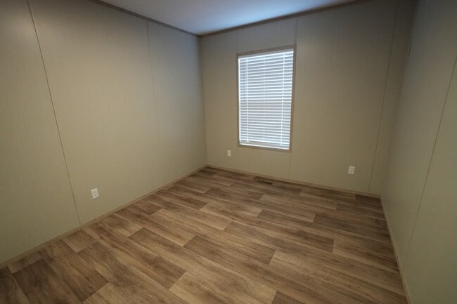 Building Photo - 1812 S Odell Rd