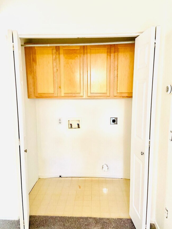 Building Photo - 3-bedroom, 2.5 bath in northeast Mesa