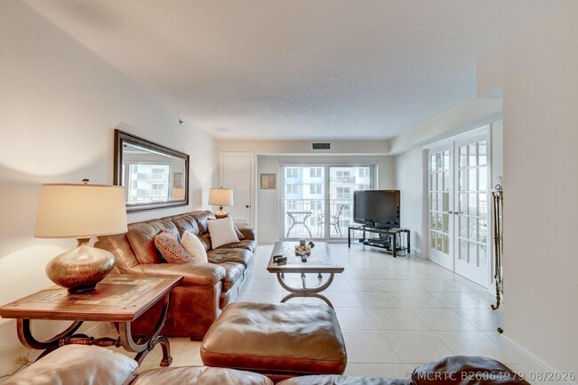 Building Photo - 3221 S Ocean Blvd