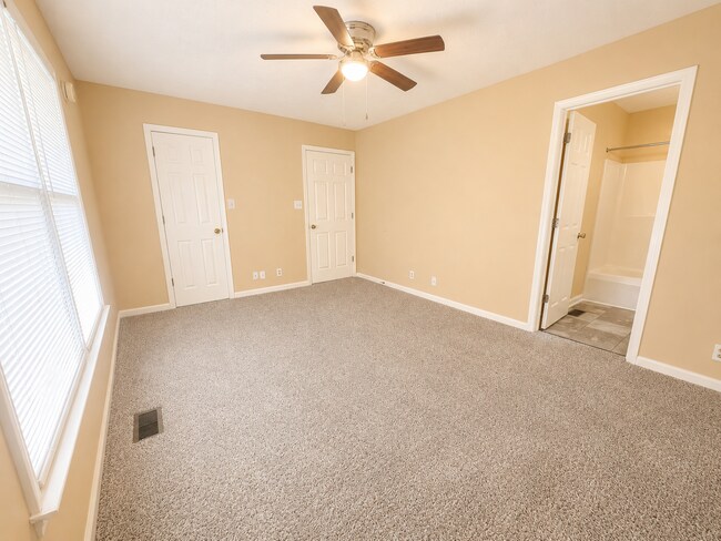 Building Photo - 3413 Clearwater Dr
