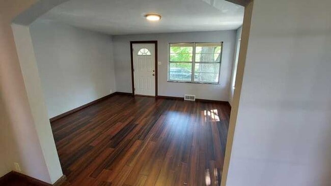 Building Photo - 2 bedroom 1 bath