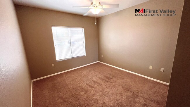 Building Photo - *****Half off First Months Rent ***** 3 Be...