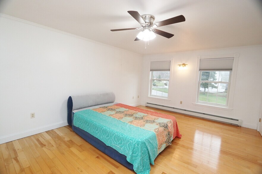 Building Photo - 21 Longmeadow Dr