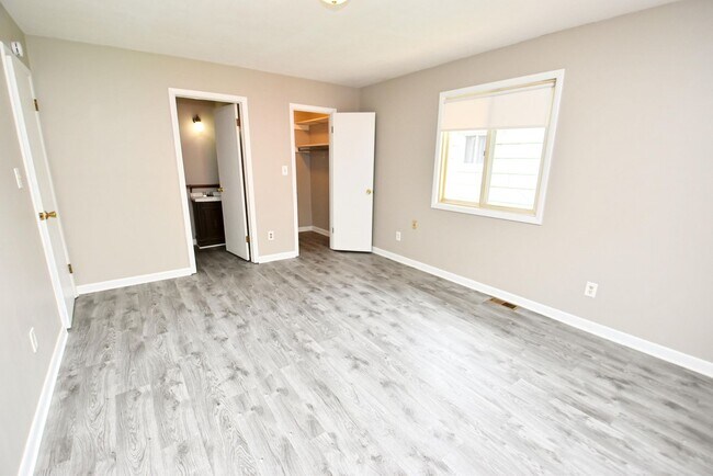 Building Photo - Updated 3 bedroom 1.5 bath home in South Bend IN
