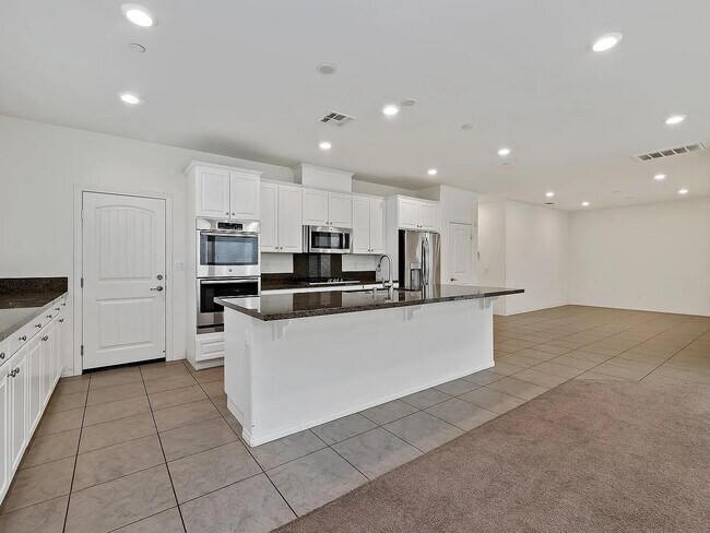 Building Photo - 15634 Clove Pl