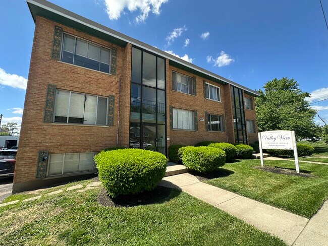 Building Photo - Rose Pastures