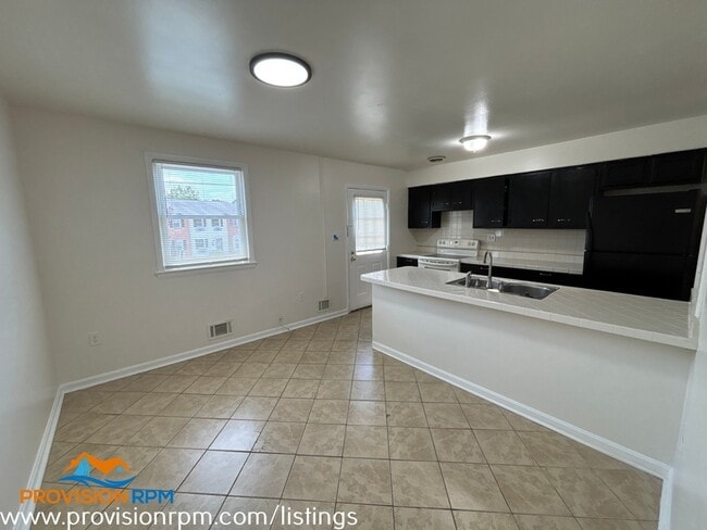 Building Photo - 5138 Clacton Ave