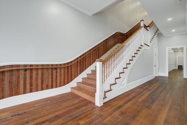 Building Photo - 2206 The Strand