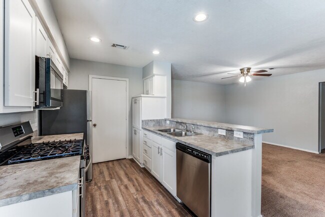 Building Photo - Prime Denton Living: 3-Bed Home Near UNT & Denton High