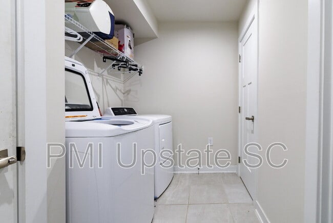 Building Photo - 413 Camarillo Ln