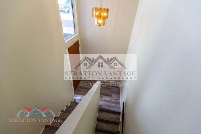 Building Photo - 2165 E University Dr