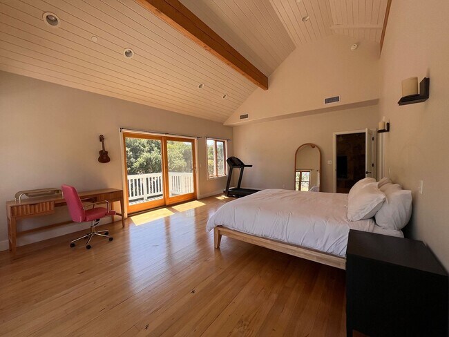Building Photo - Ojai Views