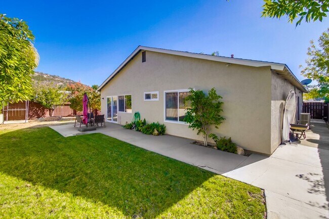 Building Photo - Single Level Poway Home on a Corner Lot