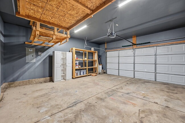 Building Photo - $2,620.95 with $300 off the first month's rent, 5 Beds - 3.5 Bath, Single Family Home in Colorado...