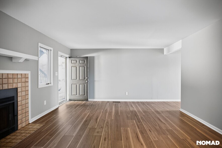 Spacioous and Light Living Room - 116 Lookout Dr
