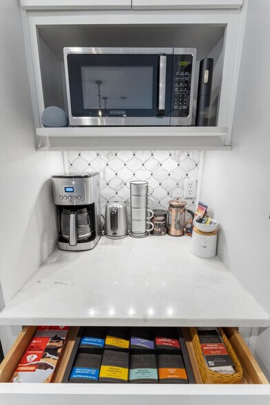 Building Photo - 9200 Pointe Aux Chenes Rd