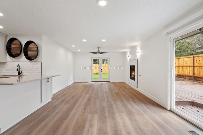 Building Photo - 20160 Quinalt Dr