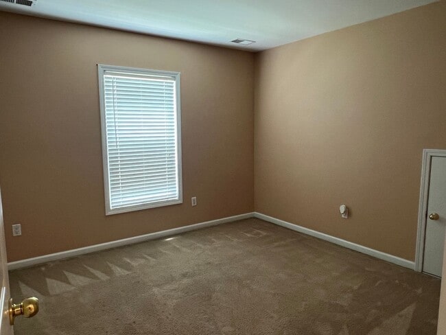 Building Photo - Nice Home in Pinecrest!