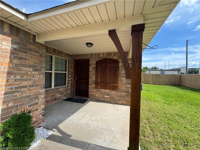 Building Photo - 1206 Mesa Dr