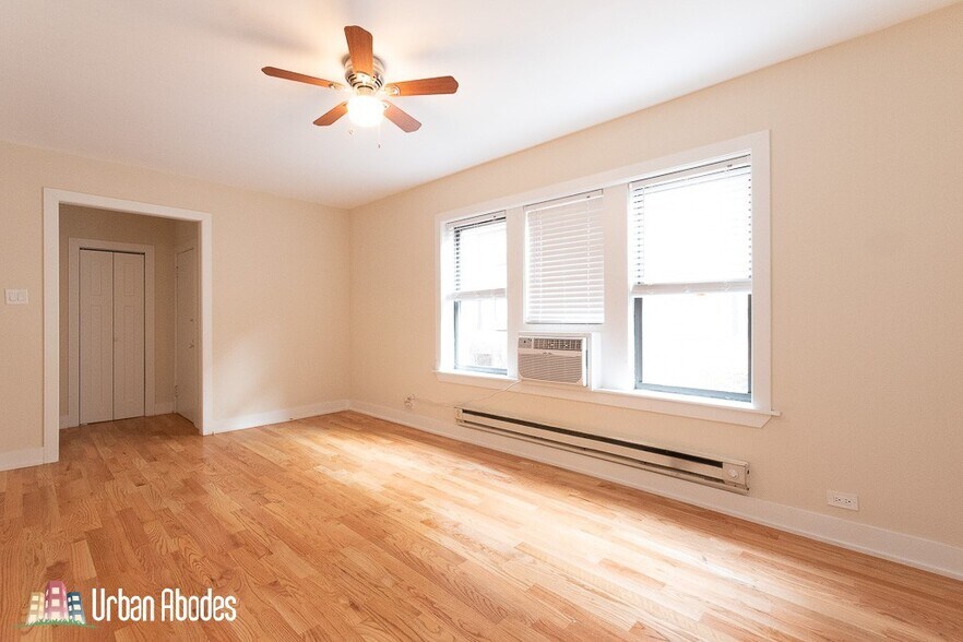 Building Photo - 3731 N Pine Grove Ave