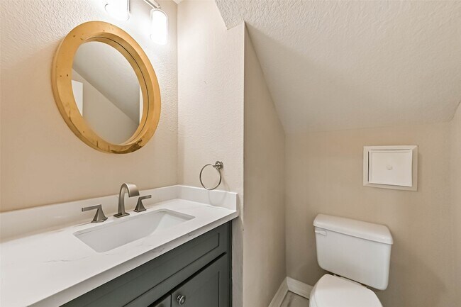 Building Photo - 5453 Fairdale Ln
