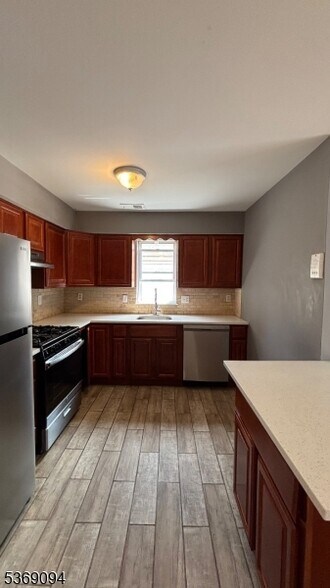 Building Photo - 924 Bergen St
