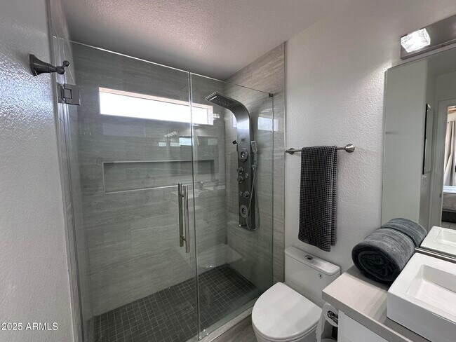 Building Photo - 13204 N Mountainside Dr