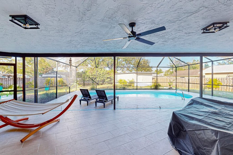 Building Photo - 2141 Fiesta Dr
