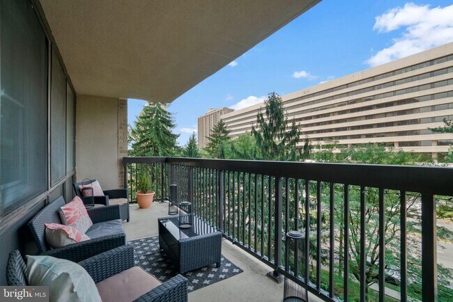 Building Photo - 3709 S George Mason Dr