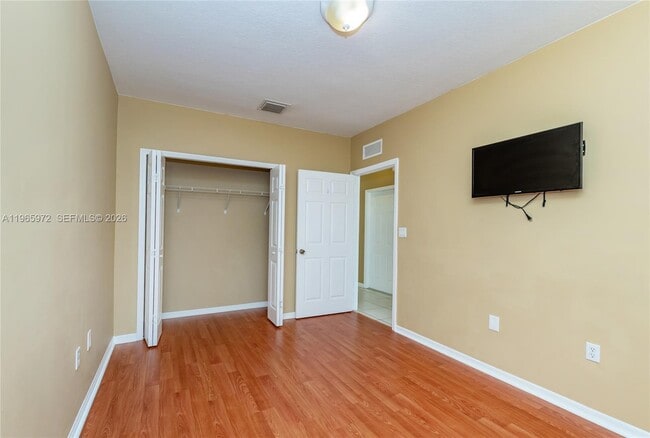 Building Photo - 1207 NE 32nd Terrace