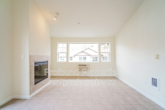 Building Photo - 760 NW 185th Ave