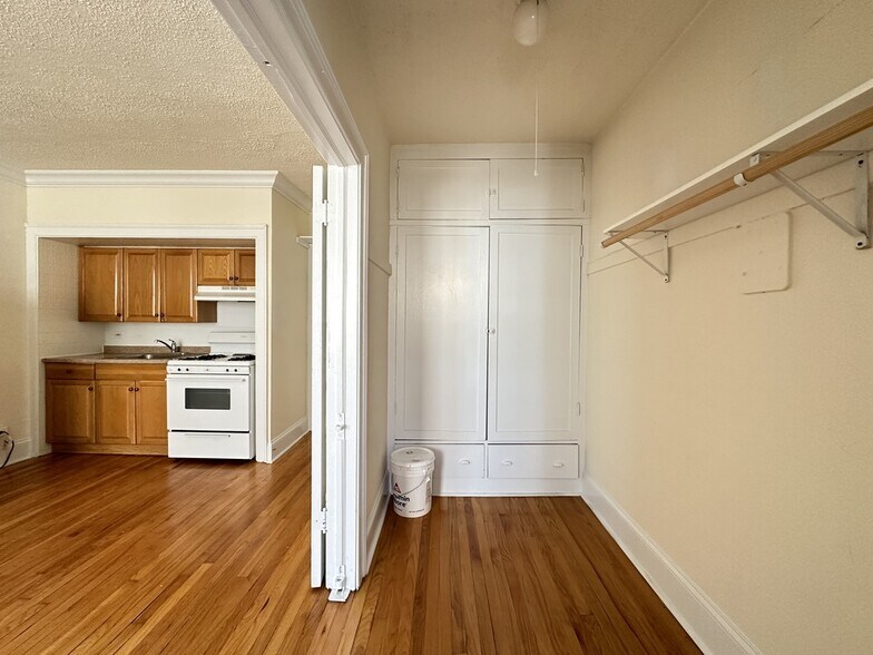 Building Photo - 2737 N Spaulding Ave