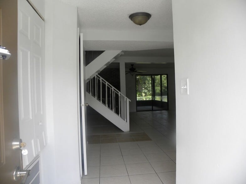 Building Photo - 4966 Sanoma Village