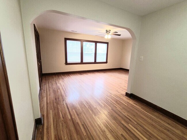 Building Photo - 34 W Tulane Rd