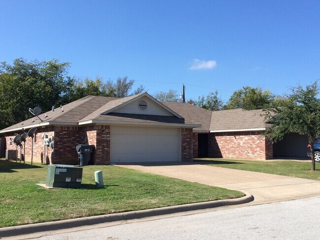 Primary Photo - Duplex