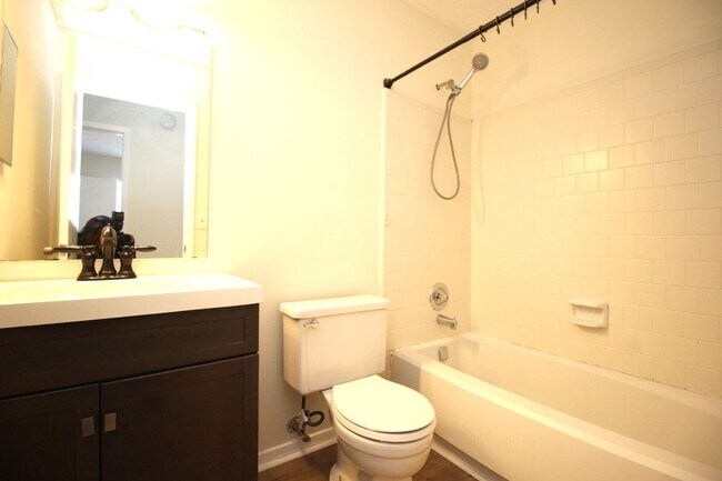 Building Photo - Location! Location! Location! Alpharetta