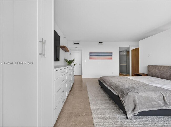 Building Photo - 11113 Biscayne Blvd