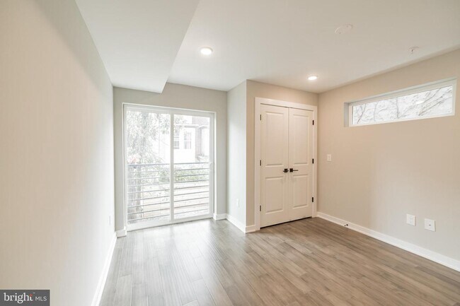 Building Photo - 2410 Clifford St