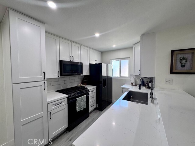 Building Photo - 1072 Cabrillo Park Dr
