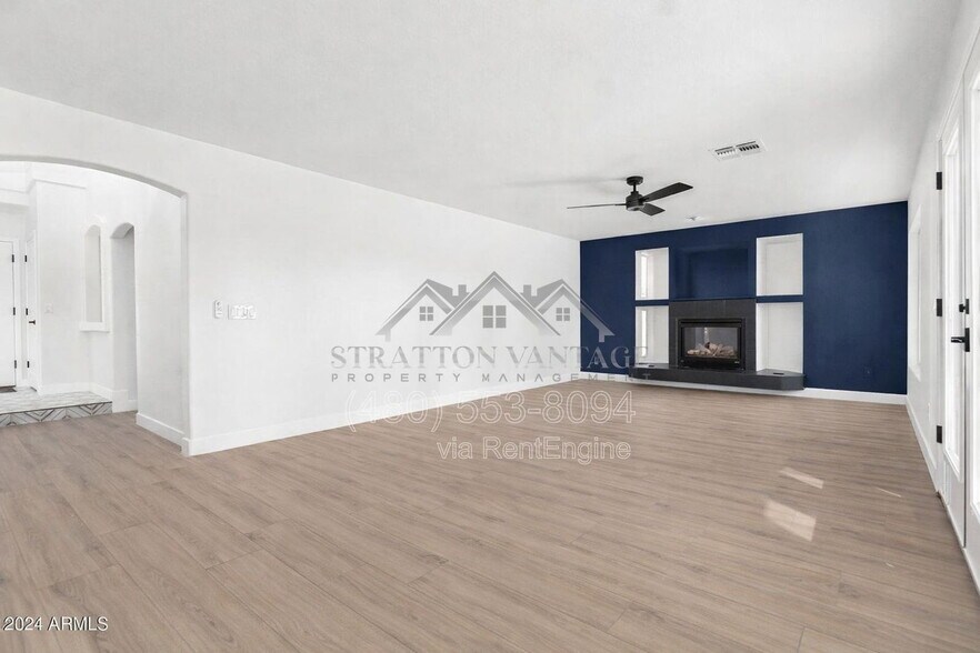 Building Photo - 1005 E Stirrup Ln