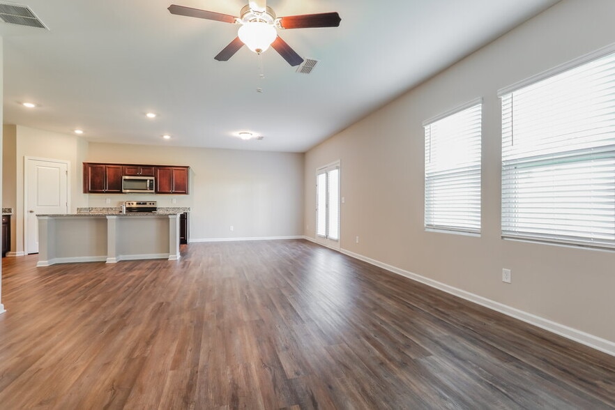 Building Photo - 3775 Place Dr