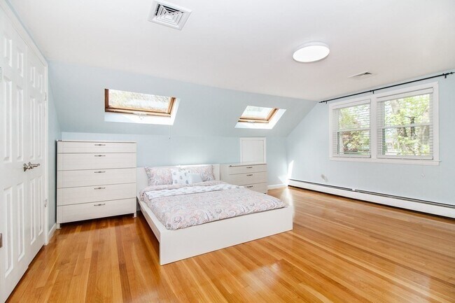 Building Photo - 116 Manor Ave