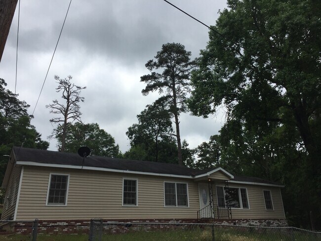 Building Photo - **ON HOLD**Near Ft. Benning/Columbus, GA 3 Bedroom / 2 Bathroom Home for Rent***