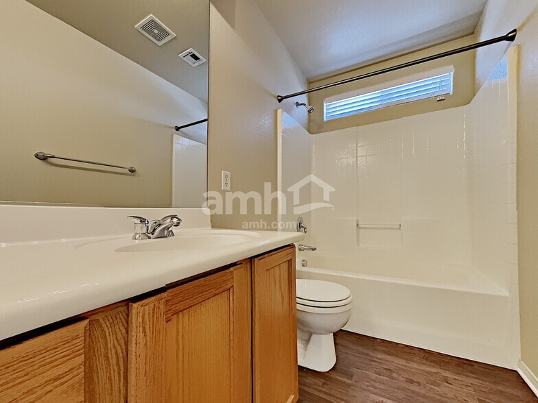Building Photo - 520 Moses Lake Ct
