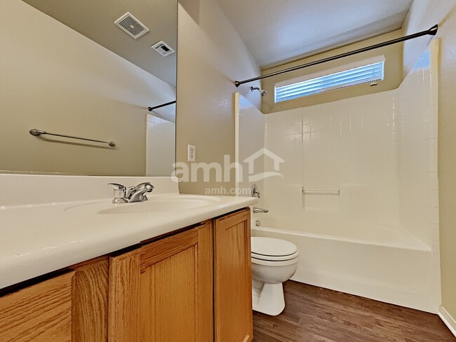 Building Photo - 520 Moses Lake Ct