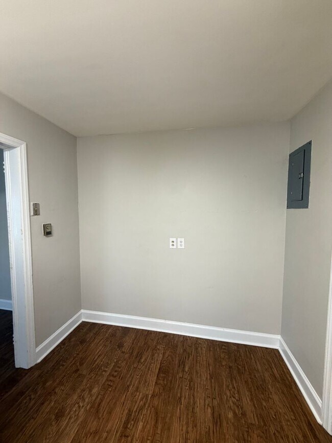 Building Photo - 806 Rodie Ave