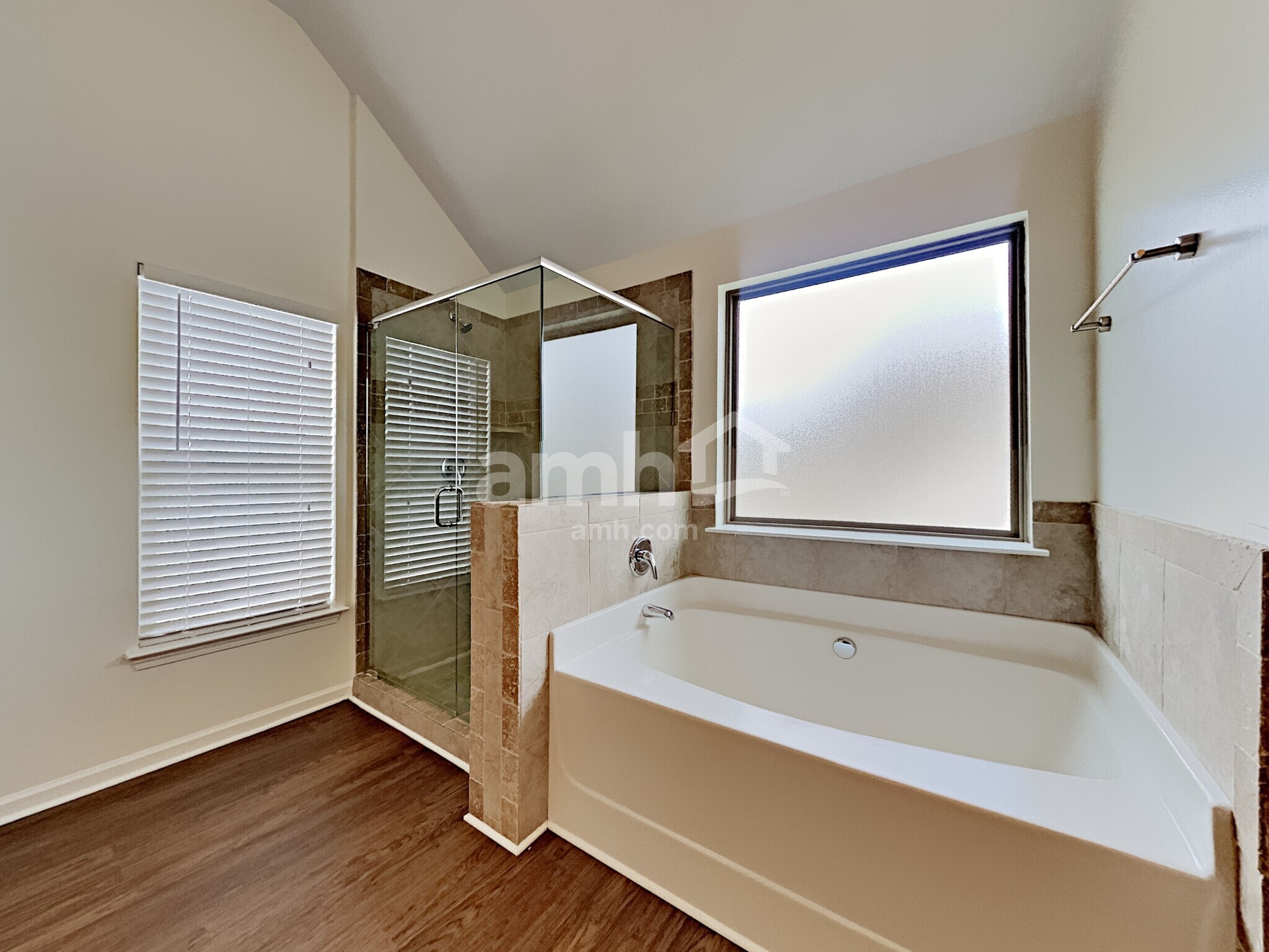 Building Photo - 402 Cleburne Pl