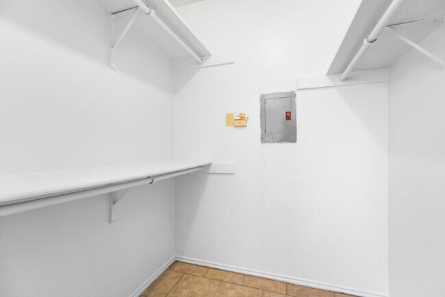 Building Photo - 8430 Cranberry Hill