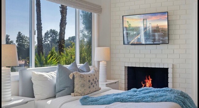 Building Photo - Resort-Style Living with Pool & Iconic Coastal Views