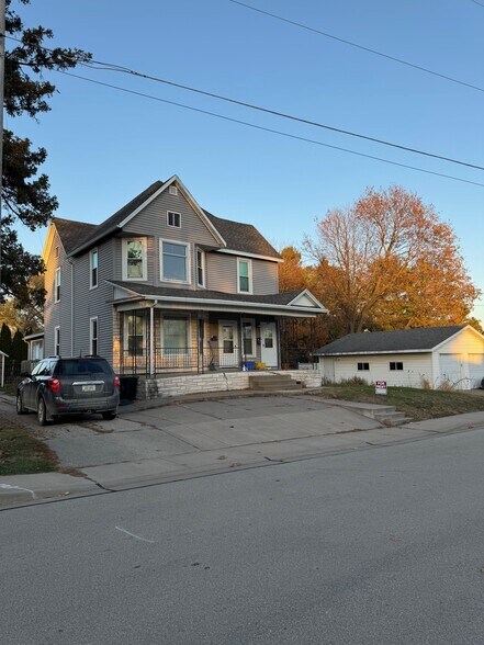 Front - 140 E Lewis St